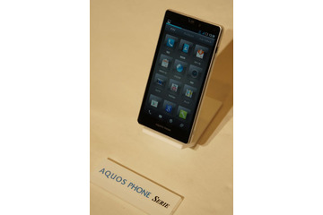 【ビデオニュース】NFCとFeliCaダブル対応!オリジナルUI登載のWiMAXスマホ「AQUOS PHONE SERIE」 画像