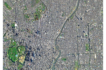 東京スカイツリーを斜め上から見る　衛星写真公開 画像