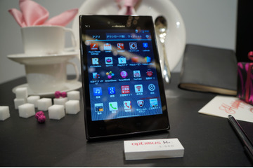 【ドコモ2012夏モデル(動画)】NOTTV、Xi対応で5インチ大画面のフルスペック防水スマホ「Optimus Vu」 画像