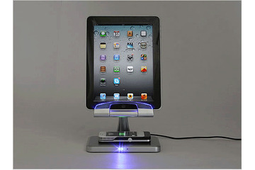 ワイヤレスとDockでiPhone・iPadを同時充電可能! 補助バッテリにもなる充電スタンド 画像