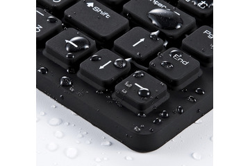 キーと本体に隙間なし! 水やほこりの浸入を防ぐ防塵防水キーボード 画像