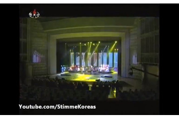 北朝鮮の音楽ショーにミッキーやプーそっくりのキャラが登場［動画］ 画像
