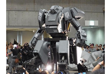 【ワンフェス2012夏】搭乗可能な巨大ロボット「クラタス」、幕張メッセに立つ! 画像