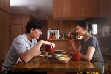 “食べるラー油”を生み出した夫婦の絆と、石垣島の魅力が詰まった物語……映画「ペンギン夫婦の作りかた」予告編 画像