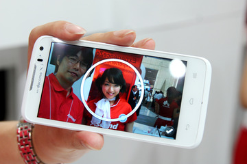 【CEATEC 2012 Vol.26】ファーウェイより日本では初モデルとなるスマートフォン……カメラ機能が充実 画像