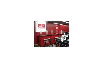 話題沸騰! イー・モバイル「EM・ONE」を触りまくれ 画像