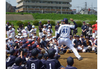 小学生対象の野球教室、横浜DeNAベイスターズの選手や監督が登場 11月24日 画像