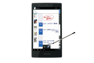 au、IGZO搭載7インチタブレット「AQUOS PAD」12月7日発売 画像