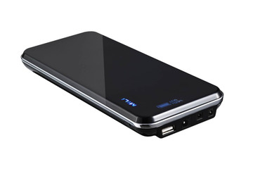 スマホからノートPCまで充電できる補助バッテリ、18,000mAhの大容量で手のひらサイズ 画像