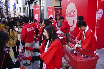 2012年のスマイルを、2013年のハピネスに……コカ・コーラ 画像