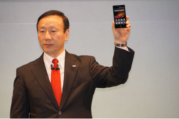 ドコモ加藤社長、2013春モデルでは「Xperia Z」を“一押し” 画像