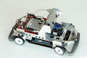 ZMP、車載センサ学習用の1/10サイズロボットカーを発売 画像