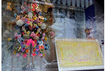 ショーウインドーから復興支援、三越伊勢丹がアートのチャリティーイベント 。伊藤桂司、ヤノベケンジ、リトゥン山縣などが参加 画像