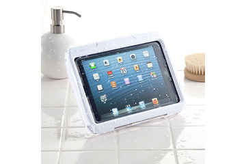 iPad miniをバスタイムに楽しめるスタンド機能付き防水ケース 画像