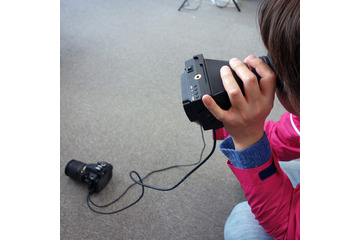 デジカメで被写体が見にくい場合に使える外付け電子ビューファインダー 画像