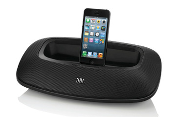 iPhone 5対応Lightningコネクタ採用のポータブルスピーカー「JBL ONBEAT MINI」 画像