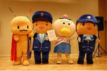 子どもに人気「はなかっぱ」が西武鉄道の1日駅長 クイズラリーも実施中 画像