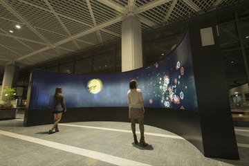 成田空港×チームラボ、参加型アート作品をデジタルサイネージで展開 画像