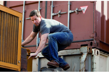 “冴えない男”マーク・ウォルバーグが新作「ハード・ラッシュ」でマッチョな“漢”に！［動画］ 画像