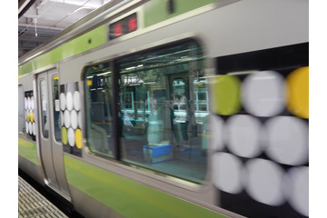 これぞ非日常的空間!1日限定山手線貸切BAR登場! 画像