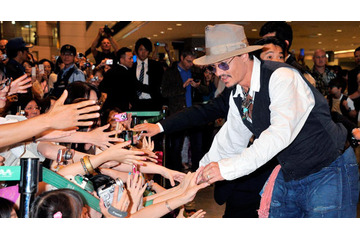 ジョニー・デップ、恋人と来日 今夜ジャパン・プレミア 画像