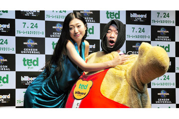 壇蜜にセクハラ連発のテッド、着ぐるみの中は猫ひろし……ふなっしー乱入 画像