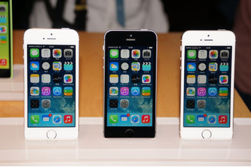 iPhone 5s/5c、3日間で900万台超を販売……iOS 7は2億台以上で稼働 画像