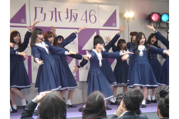 乃木坂46、ファースト写真集でついに水着解禁? ファンは賛否 画像