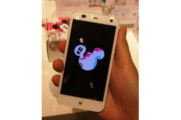 【NTTドコモ2013年冬春モデル】フォントやカメラ音にもミッキーが!「Disney Mobile on docomo F-07E」 画像