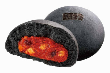 激辛チリトマト! ロックバンド「KISS」が中華まんとコラボしたらこうなった 画像