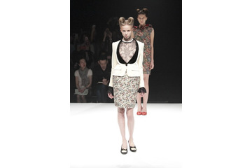 【13-14AW東京コレクション】「モトナリオノ」はリアルに寄って、ポートベローの古着好きな少女をイメージ 画像