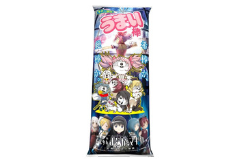 『魔法少女まどか☆マギカ』&うまい棒がコラボ! 限定クリアファイルも 画像