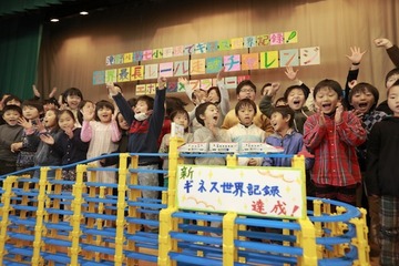 プラレール5.6kmを走ってギネス記録達成 バナソニック『EVOLTA』 画像