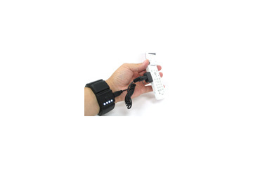 外出中の電池切れも心配なし！　サンコー、DS LiteやPSPも充電できるブレスレット型充電器 画像