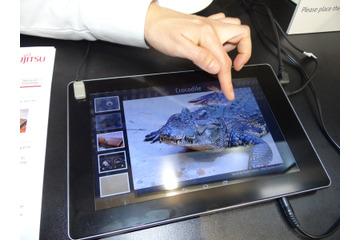 【MWC 2014 Vol.59】富士通、「画面を触るとザラザラ、ツルツルするタブレット」を展示 画像