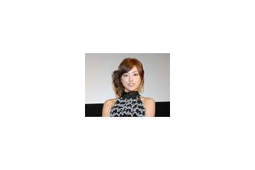 【第20回東京国際映画祭】木下あゆ美、大胆肩出しドレスで「遠慮なく笑って」 画像