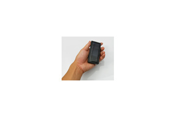 リンクス、携帯電話からiPodまで充電！　モバイルバッテリー——ソーラーパネル搭載 画像