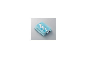 エレコム、背中にイヤホンをすっきり収納! iPod nano/classic/touch用シリコンケース&液晶保護フィルムセット 画像
