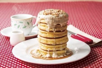6段重ね! ボリューム満点の「タワーパンケーキ」がデニーズに 画像