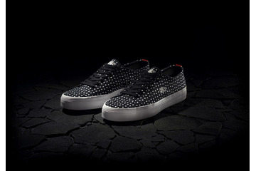 ラコステ×アトモス、闇夜に光るワニスニーカー限定発売 画像