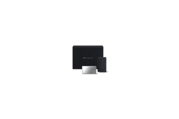 au、好みのメッセージが刻印できる「W55T premium version」を30日より3,000台限定で販売 画像