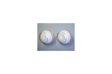 握ってみたり転がしてみたり、使い方は色々……? エバーグリーン、手のひらサイズの「たまたまUSBスピーカー」 画像
