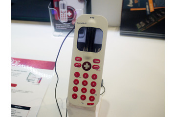 【COMPUTEX TAIPEI 2014 Vol.26(動画)】単三電池1本で動作!台湾TennRich、防水対応の非常用携帯を展示 画像