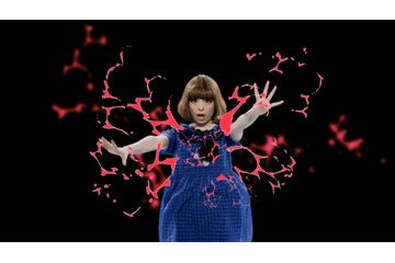 きゃりーが射殺される！　新曲MVは「みなさんのイメージを裏切る作品」 画像