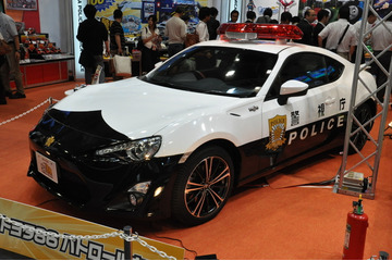 トヨタ86パトカーが実車化……タカラトミー、トヨタ、警視庁の連携 画像