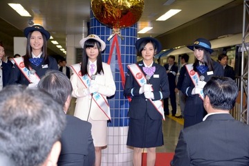 指原莉乃「駅全部に私たちのポスター貼りたい」……モノレール一日駅長 画像