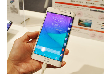 NTTドコモ、側面に曲面ディスプレイを配した話題のモデル「GALAXY Note Edge SC-01G」 画像