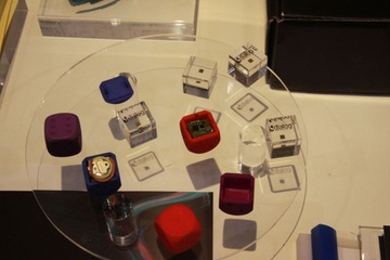 【CEATEC 2014 Vol.41】世界最小・超低消費電力のBLEチップ……サイコロに組み込むと? 画像