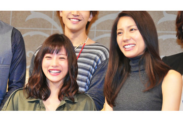 石原さとみが小悪魔に!上目づかいで男を誘惑? 画像