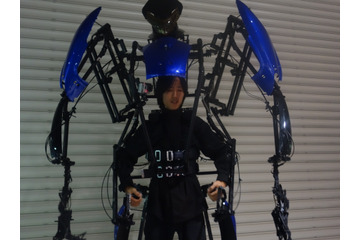 【CEATEC 2014 Vol.53】スケルトニクスのロボット動作に人だかり（動画） 画像